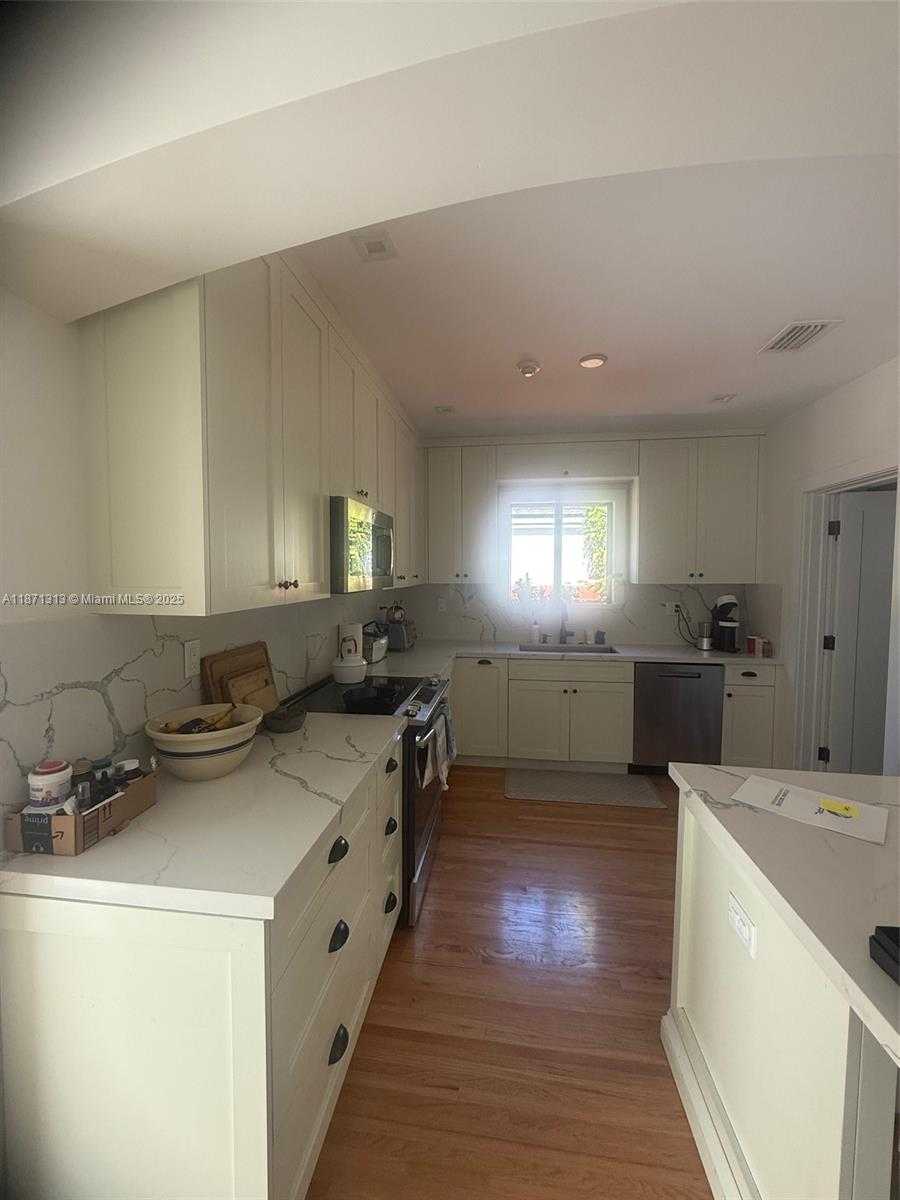 Small Image of 890 NORTH EAST 72ND TERRACE, Miami Number 3