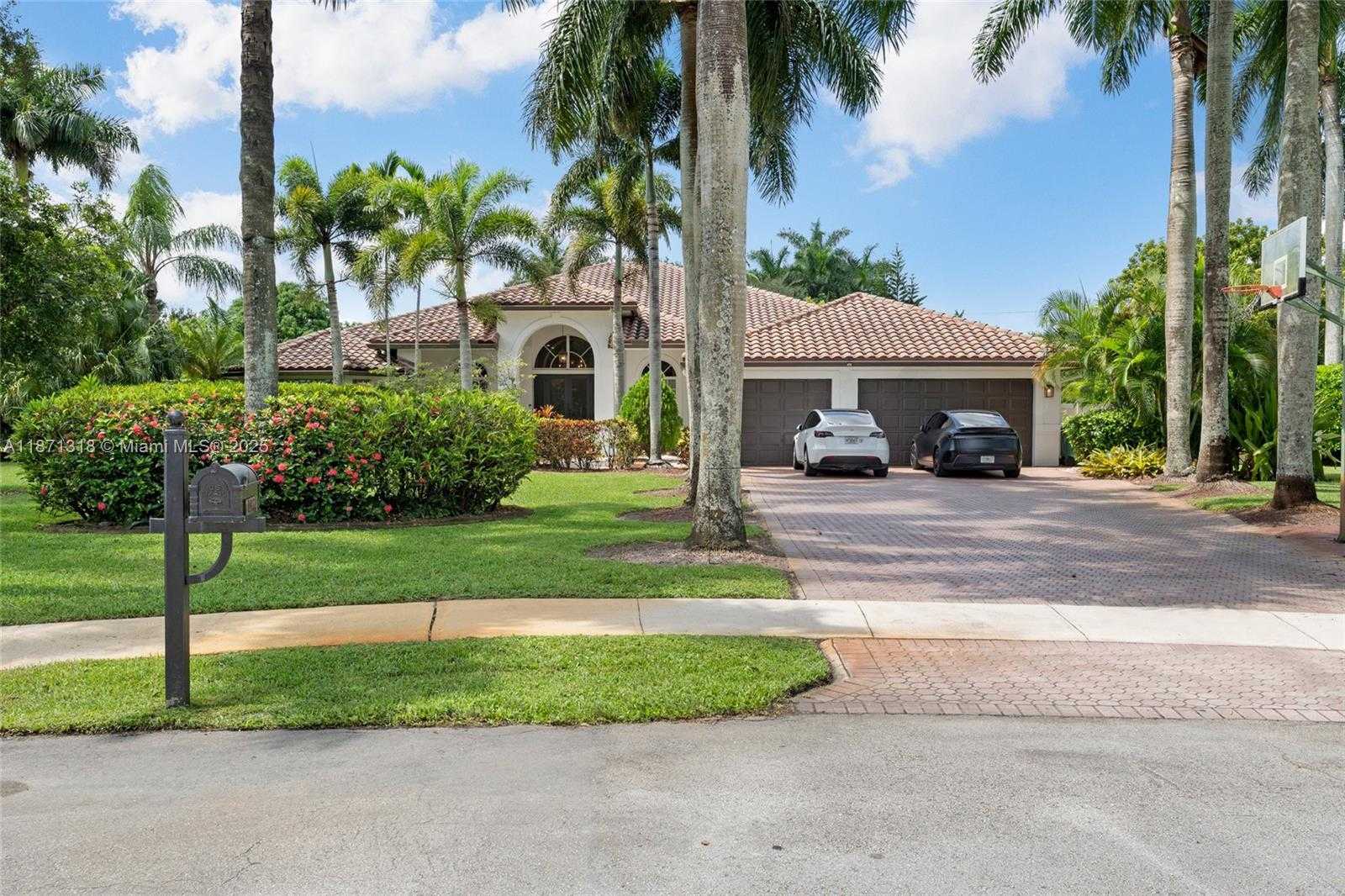 Small Image of 11174 SOUTH WEST 37TH MNR, Davie Number 2