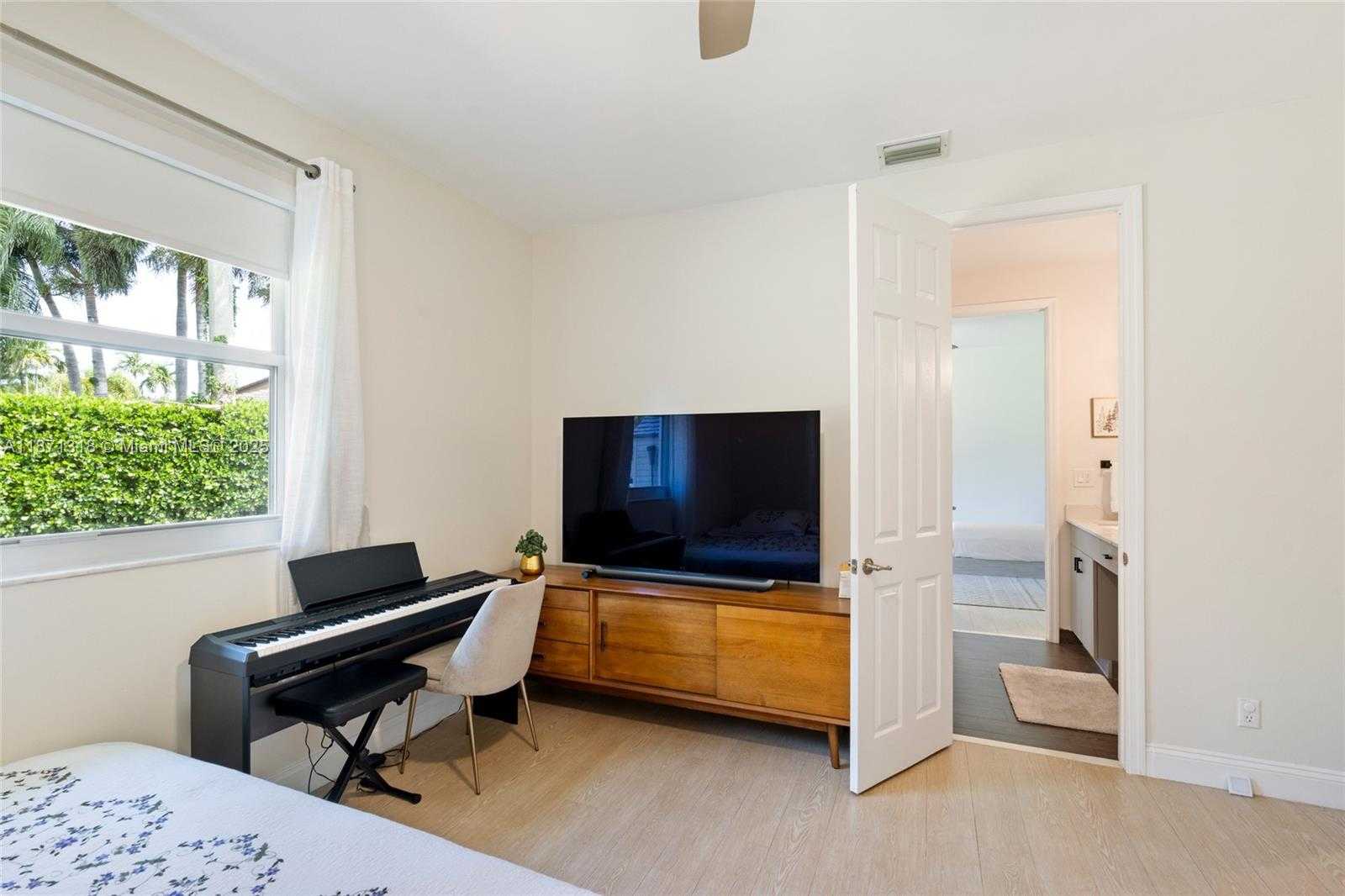 Small Image of 11174 SOUTH WEST 37TH MNR, Davie Number 24