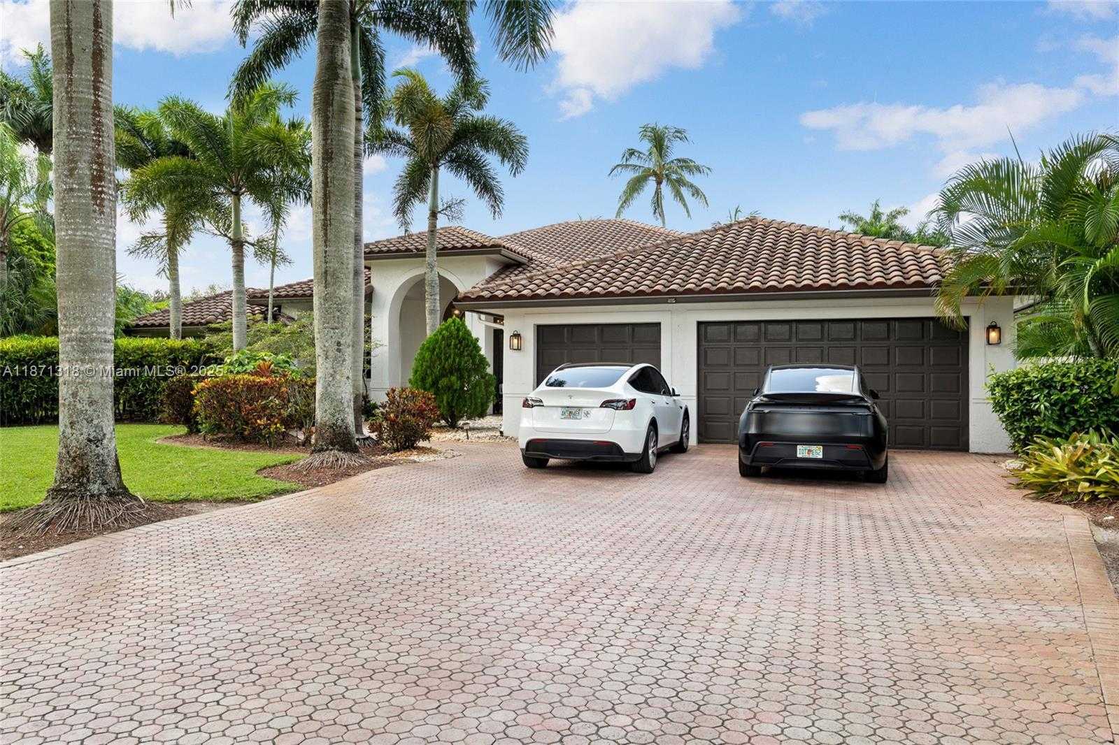 Small Image of 11174 SOUTH WEST 37TH MNR, Davie Number 3