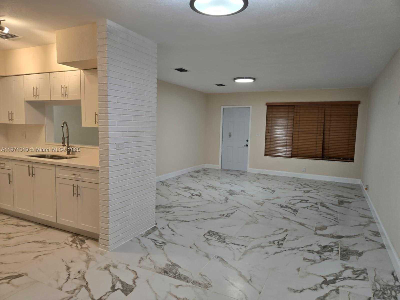 Small Image of 6751 MEADE ST, Hollywood Number 3