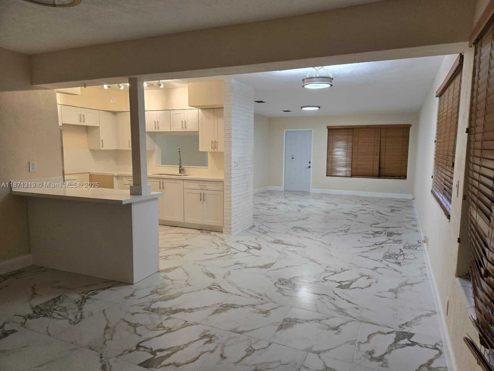 Small Image of 6751 MEADE ST, Hollywood Number 5