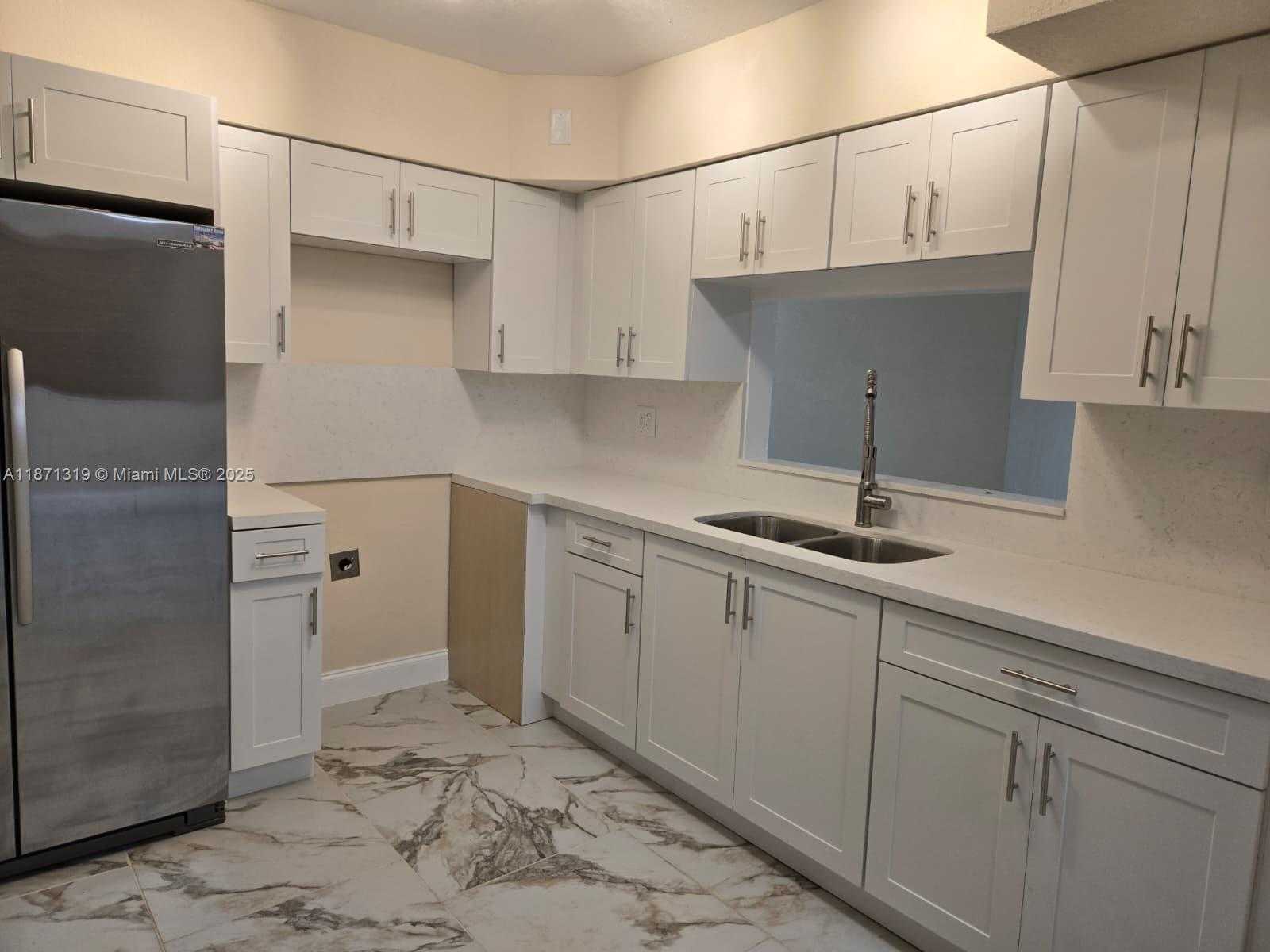 Small Image of 6751 MEADE ST, Hollywood Number 7