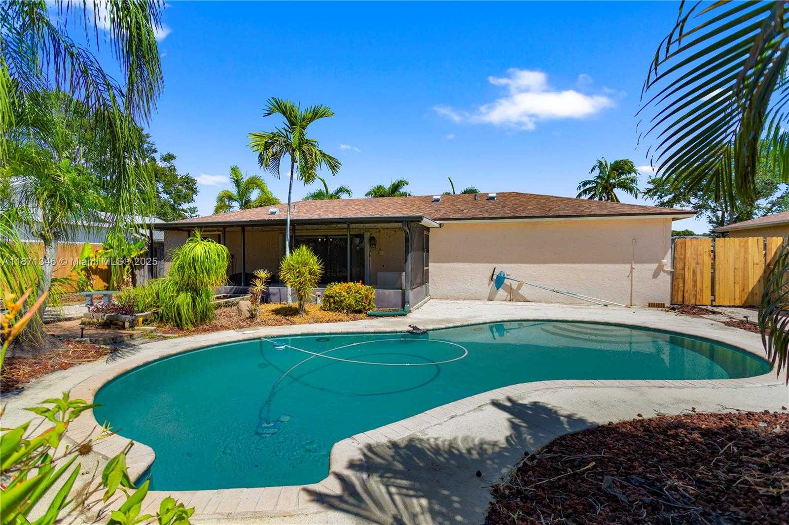 Small Image of 9342 GETTYSBURG RD, Boca Raton Number 2