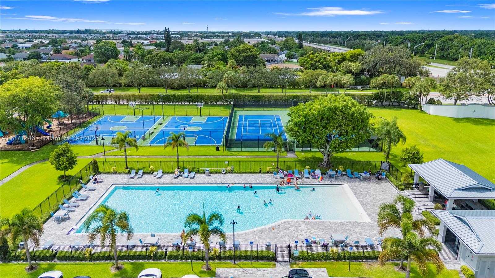 Small Image of 9342 GETTYSBURG RD, Boca Raton Number 3