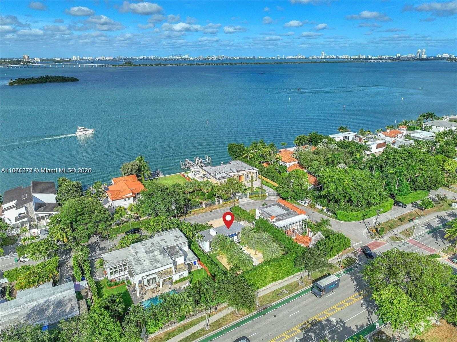 Small Image of 910 NORTH VENETIAN DR, Miami Beach Number 16