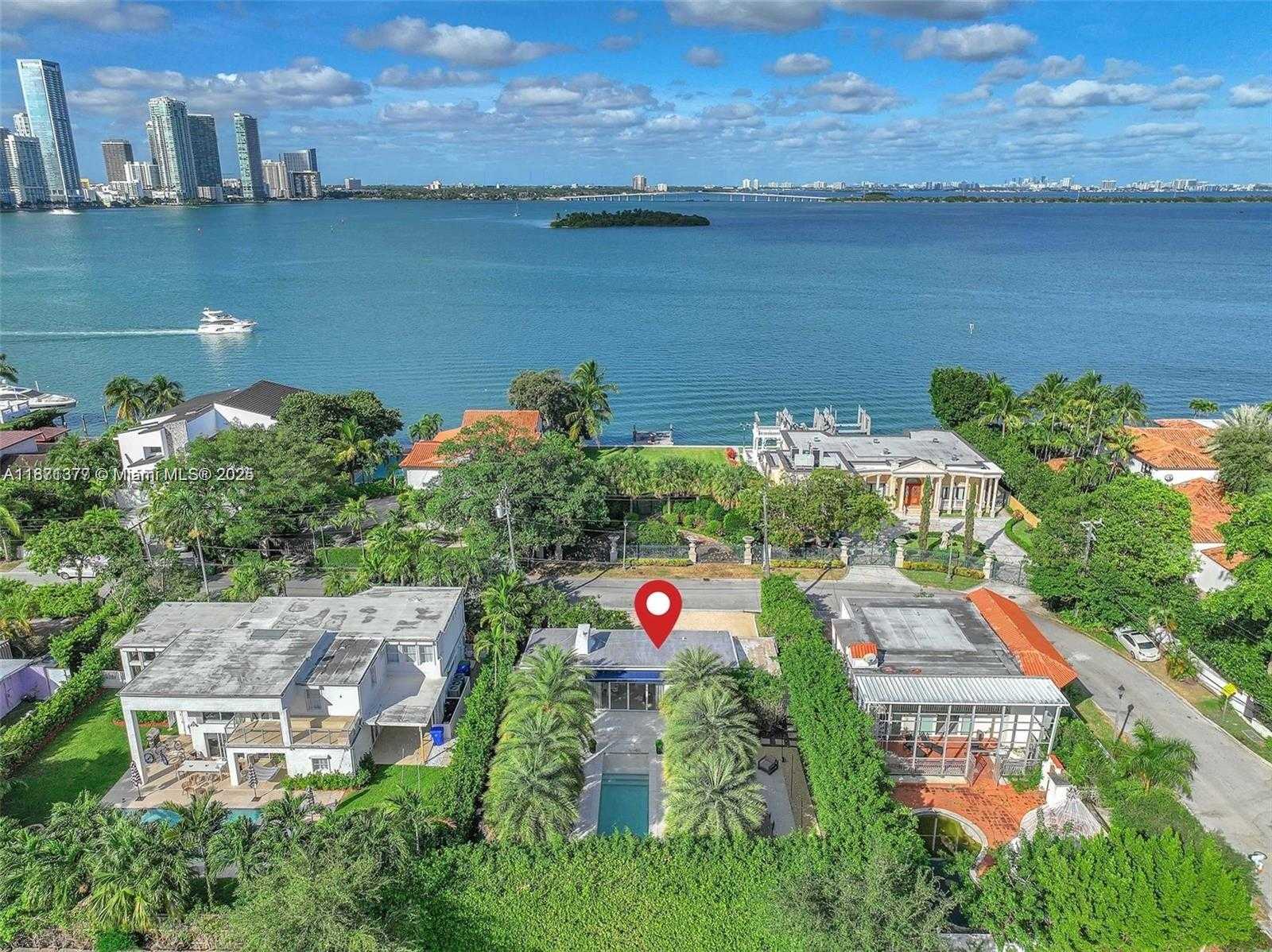 Small Image of 910 NORTH VENETIAN DR, Miami Beach Number 17