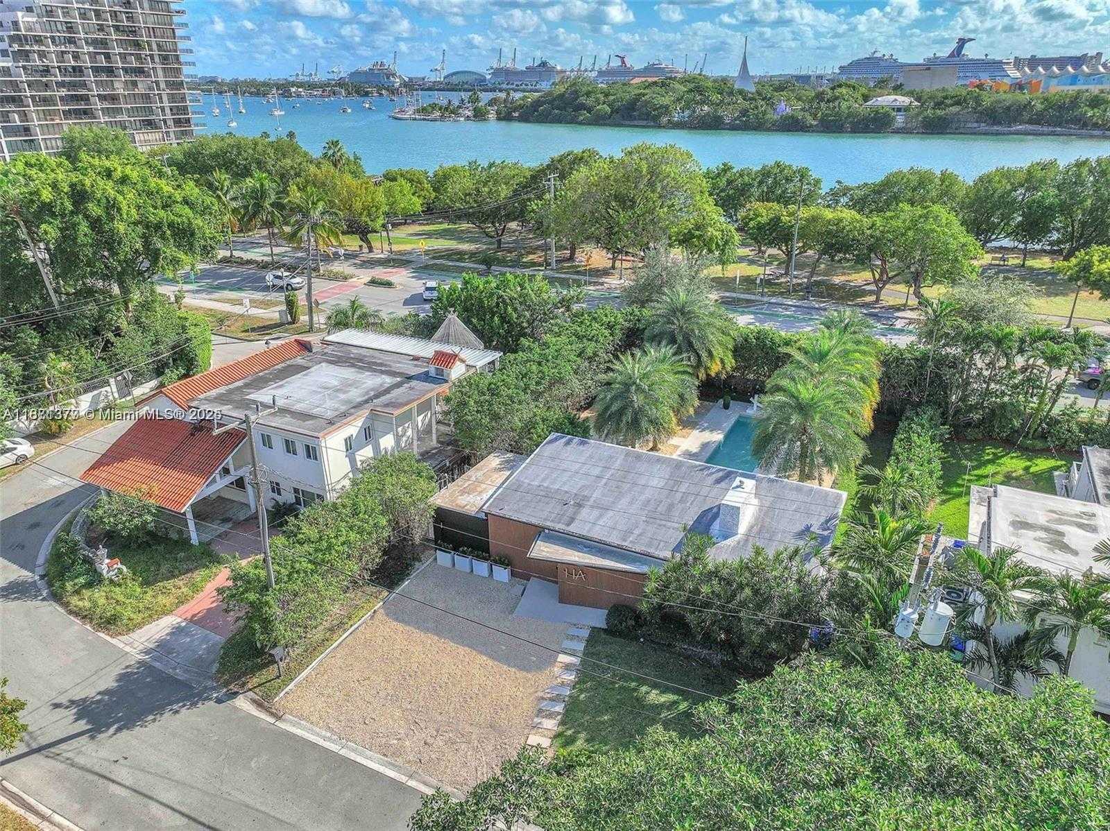 Small Image of 910 NORTH VENETIAN DR, Miami Beach Number 19