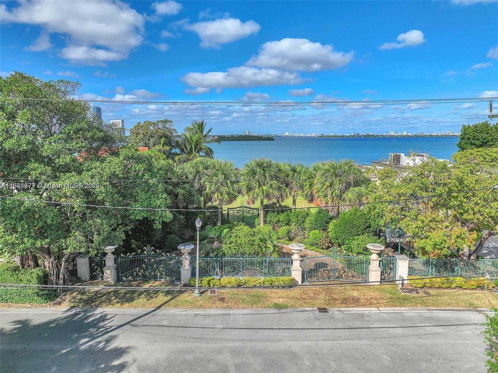 Small Image of 910 NORTH VENETIAN DR, Miami Beach Number 20