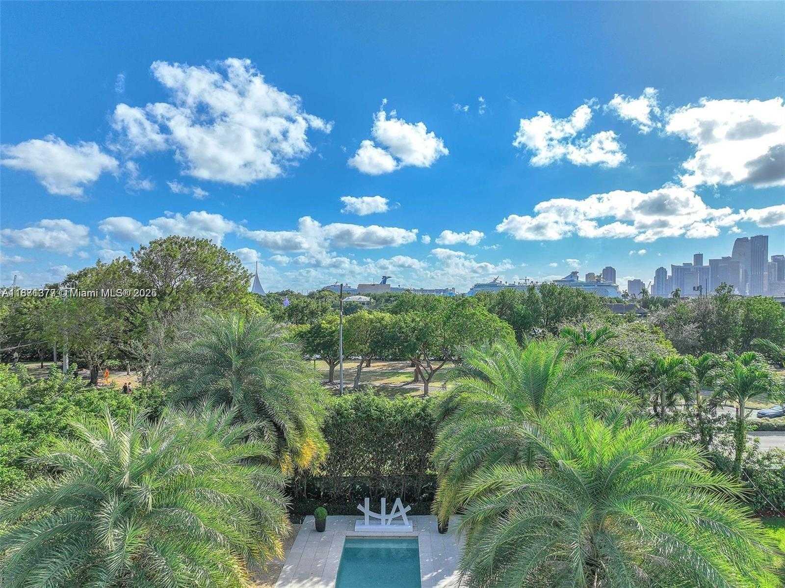 Small Image of 910 NORTH VENETIAN DR, Miami Beach Number 21