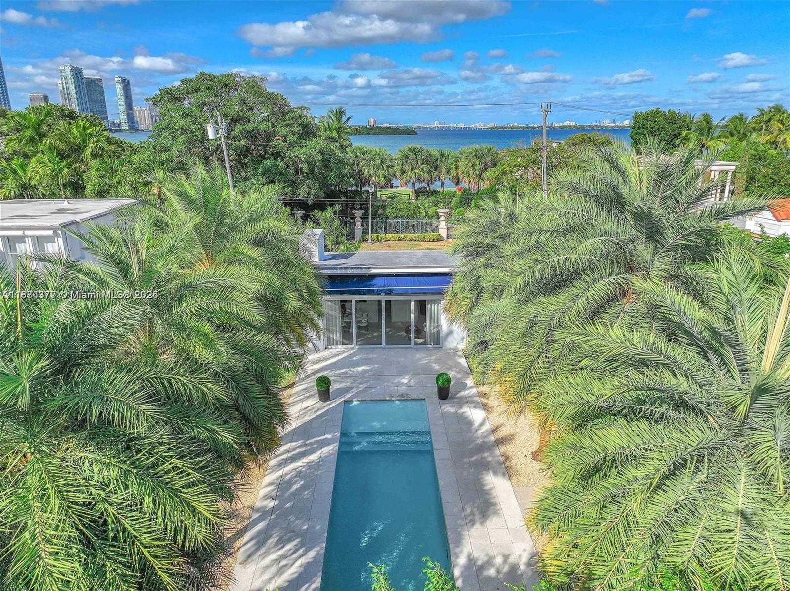 Small Image of 910 NORTH VENETIAN DR, Miami Beach Number 22