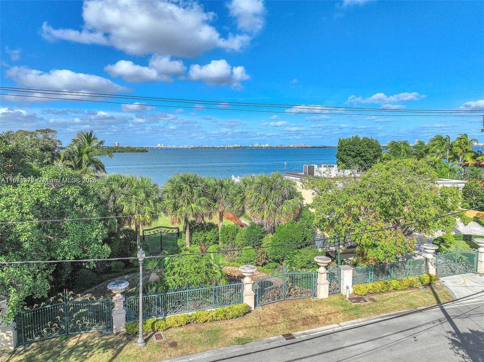 Small Image of 910 NORTH VENETIAN DR, Miami Beach Number 23