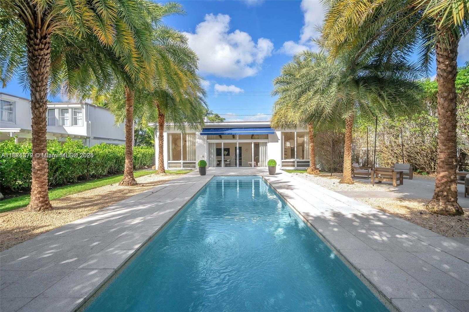 Small Image of 910 NORTH VENETIAN DR, Miami Beach Number 25