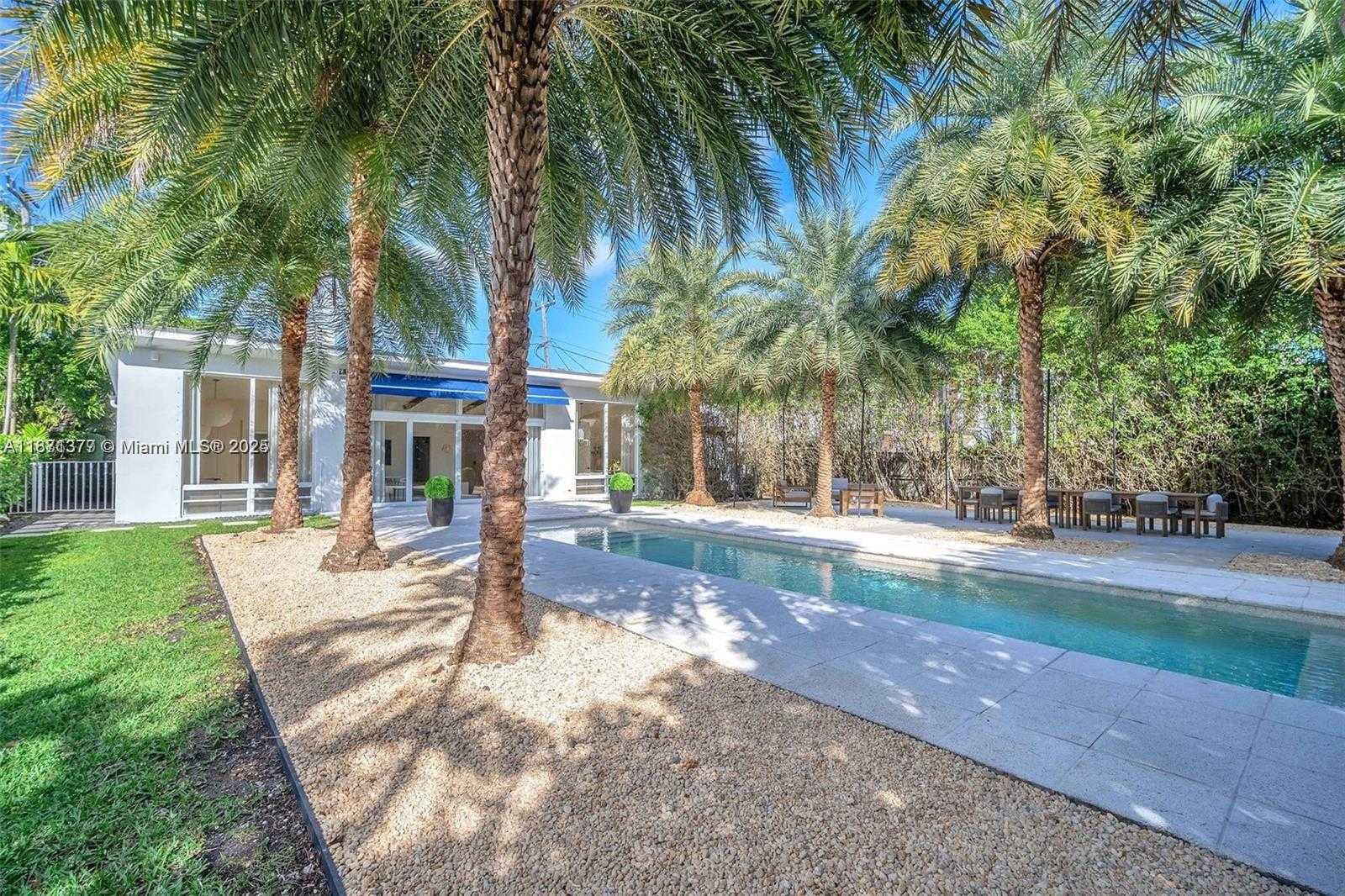 Small Image of 910 NORTH VENETIAN DR, Miami Beach Number 27