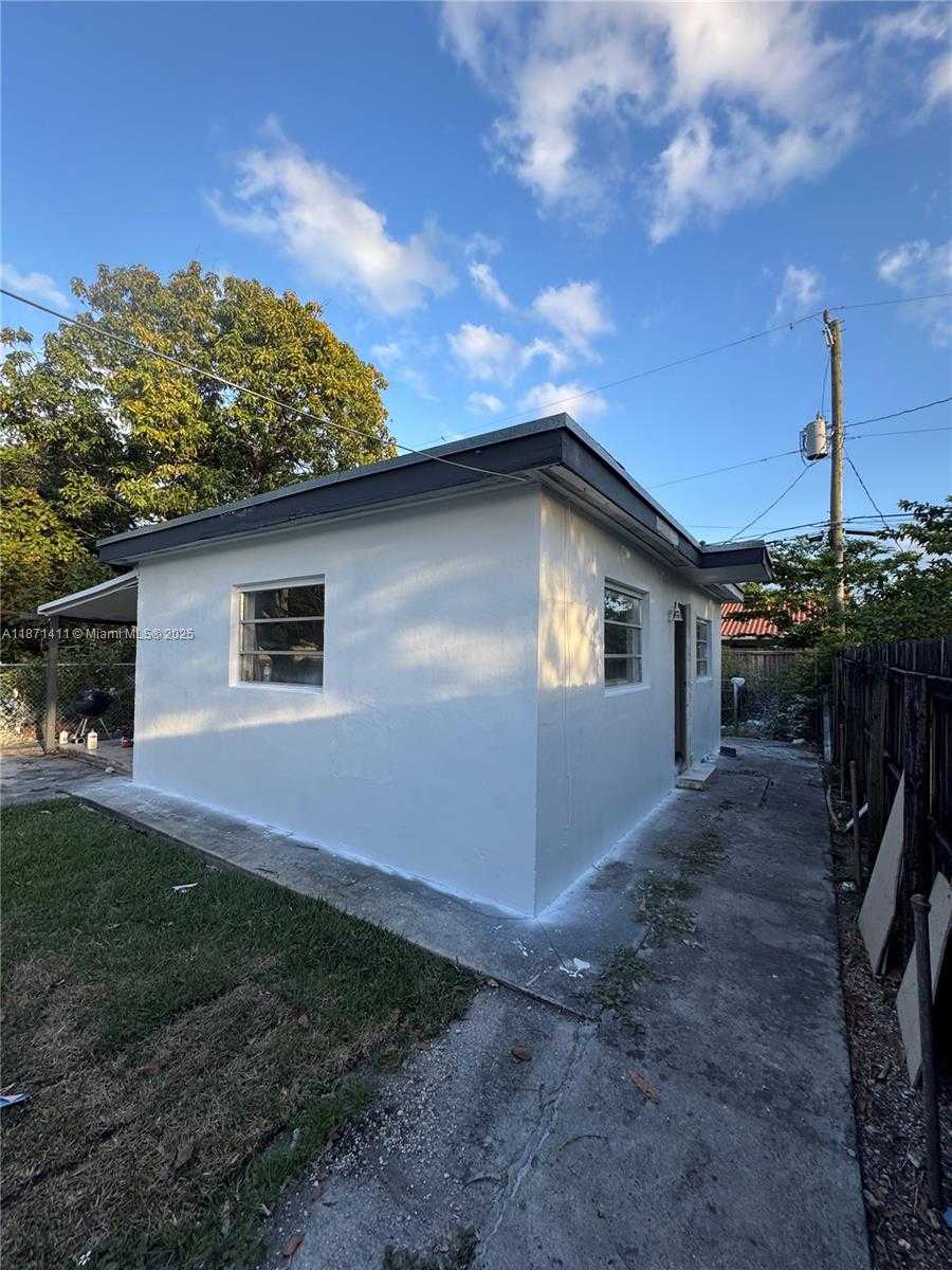 Small Image of 440 EAST 37TH ST, Hialeah Number 14