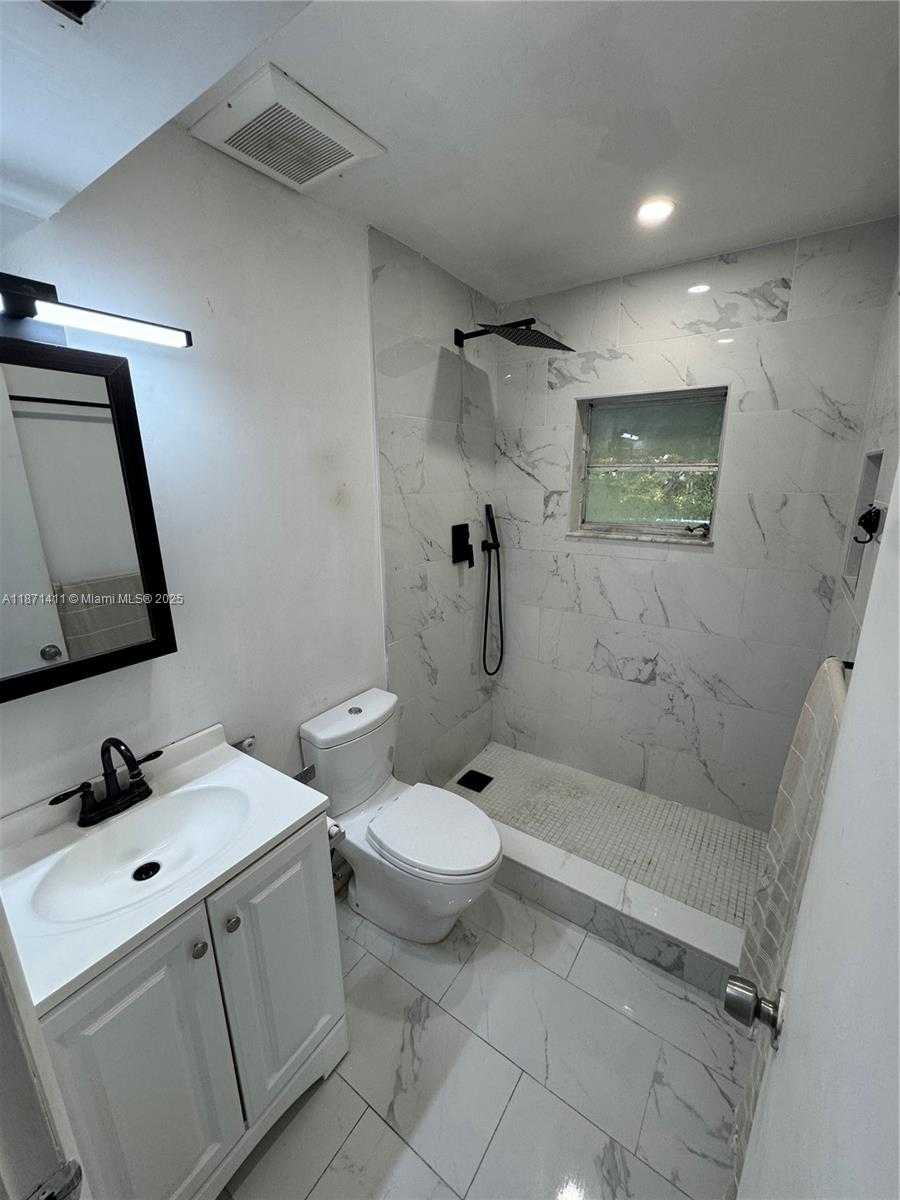 Small Image of 440 EAST 37TH ST, Hialeah Number 9