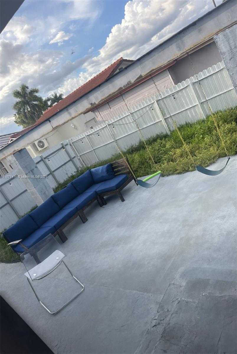 Small Image of 375 EAST OKEECHOBEE RD, Hialeah Number 11