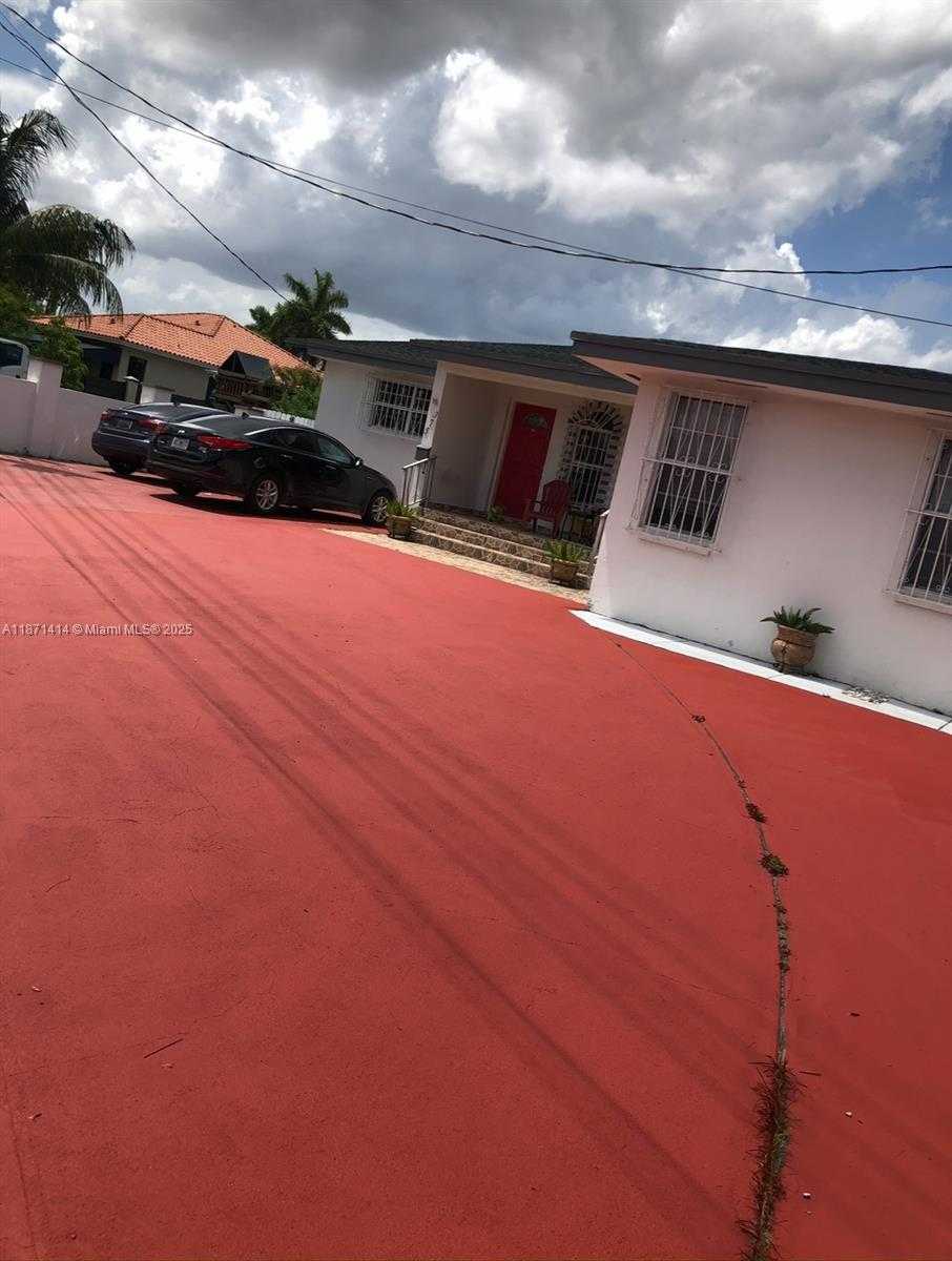 Small Image of 375 EAST OKEECHOBEE RD, Hialeah Number 13