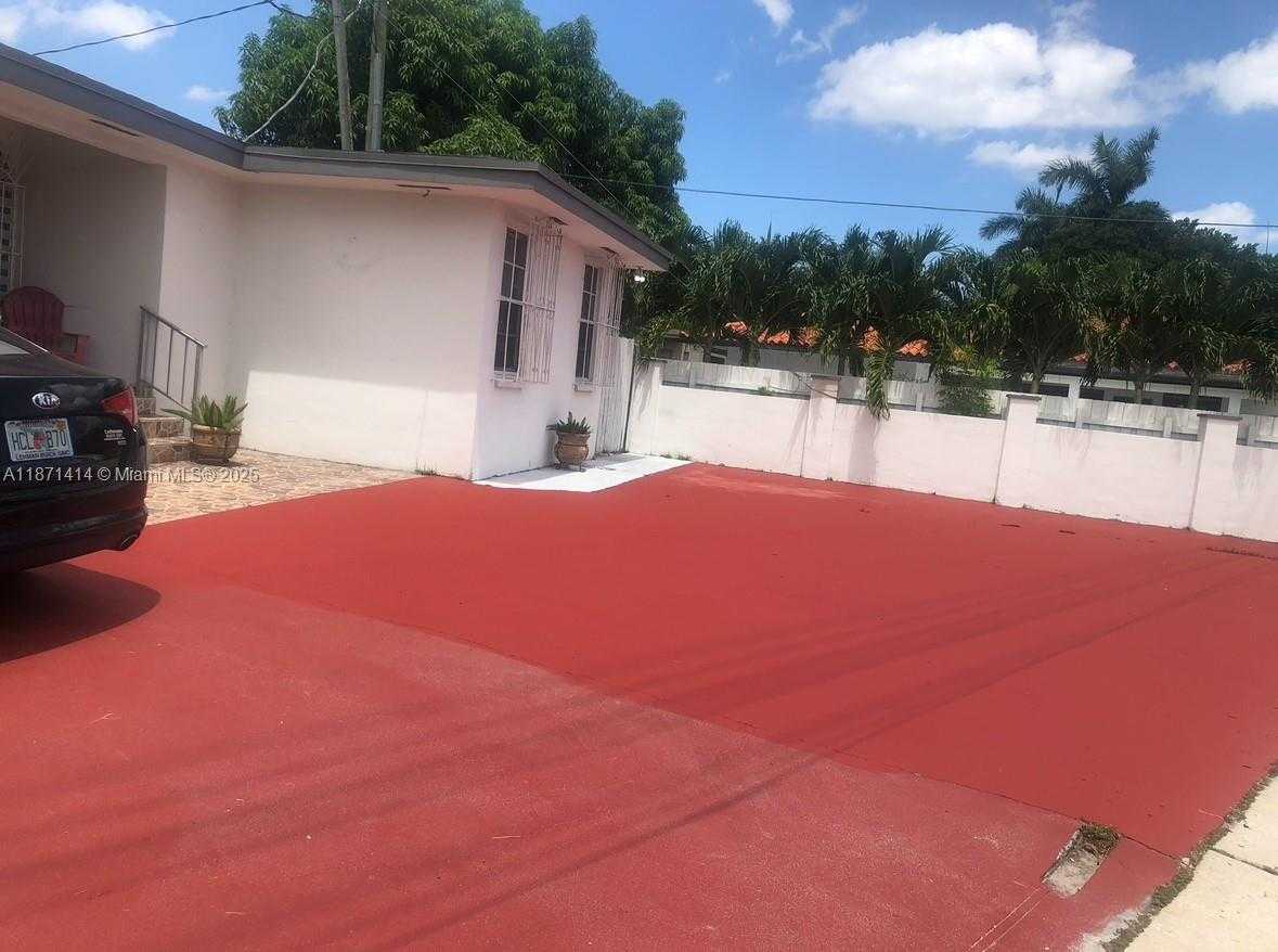 Small Image of 375 EAST OKEECHOBEE RD, Hialeah Number 14