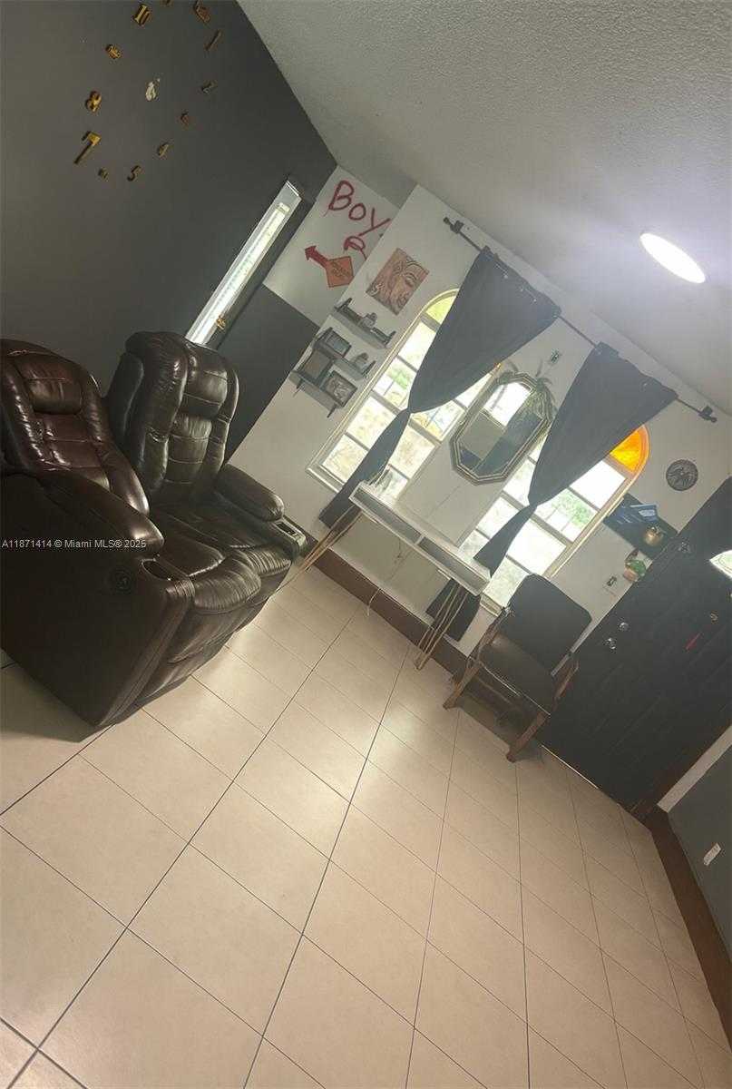 Small Image of 375 EAST OKEECHOBEE RD, Hialeah Number 2