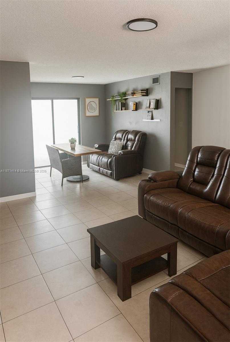 Small Image of 375 EAST OKEECHOBEE RD, Hialeah Number 3