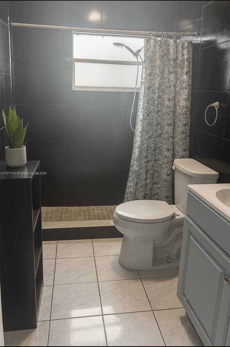 Small Image of 375 EAST OKEECHOBEE RD, Hialeah Number 6