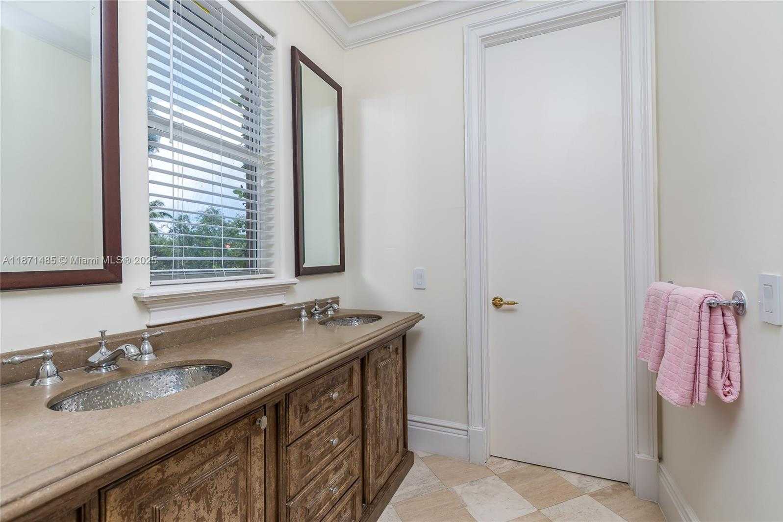 Small Image of 104 PALOMA DR, Coral Gables Number 24