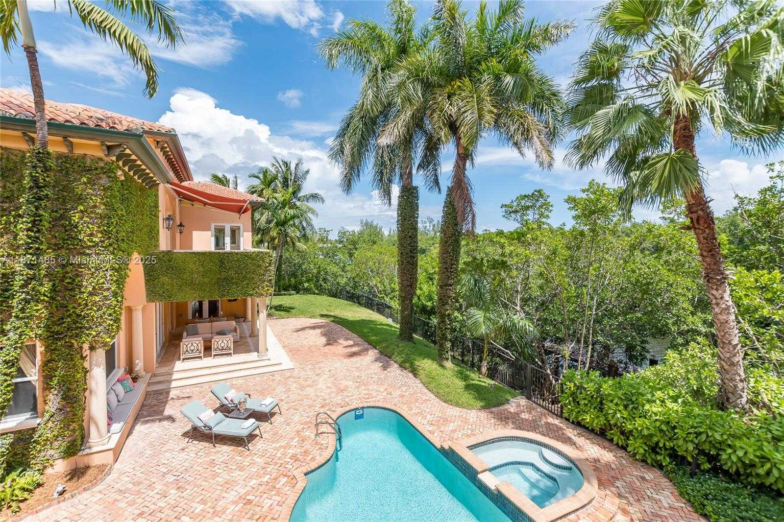 Small Image of 104 PALOMA DR, Coral Gables Number 3