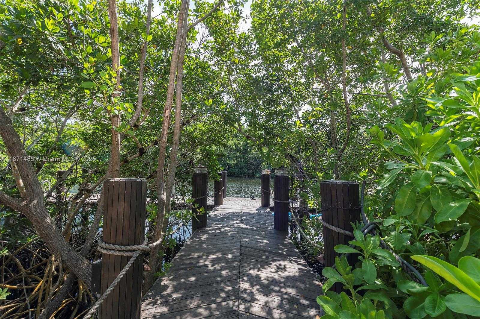 Small Image of 104 PALOMA DR, Coral Gables Number 39