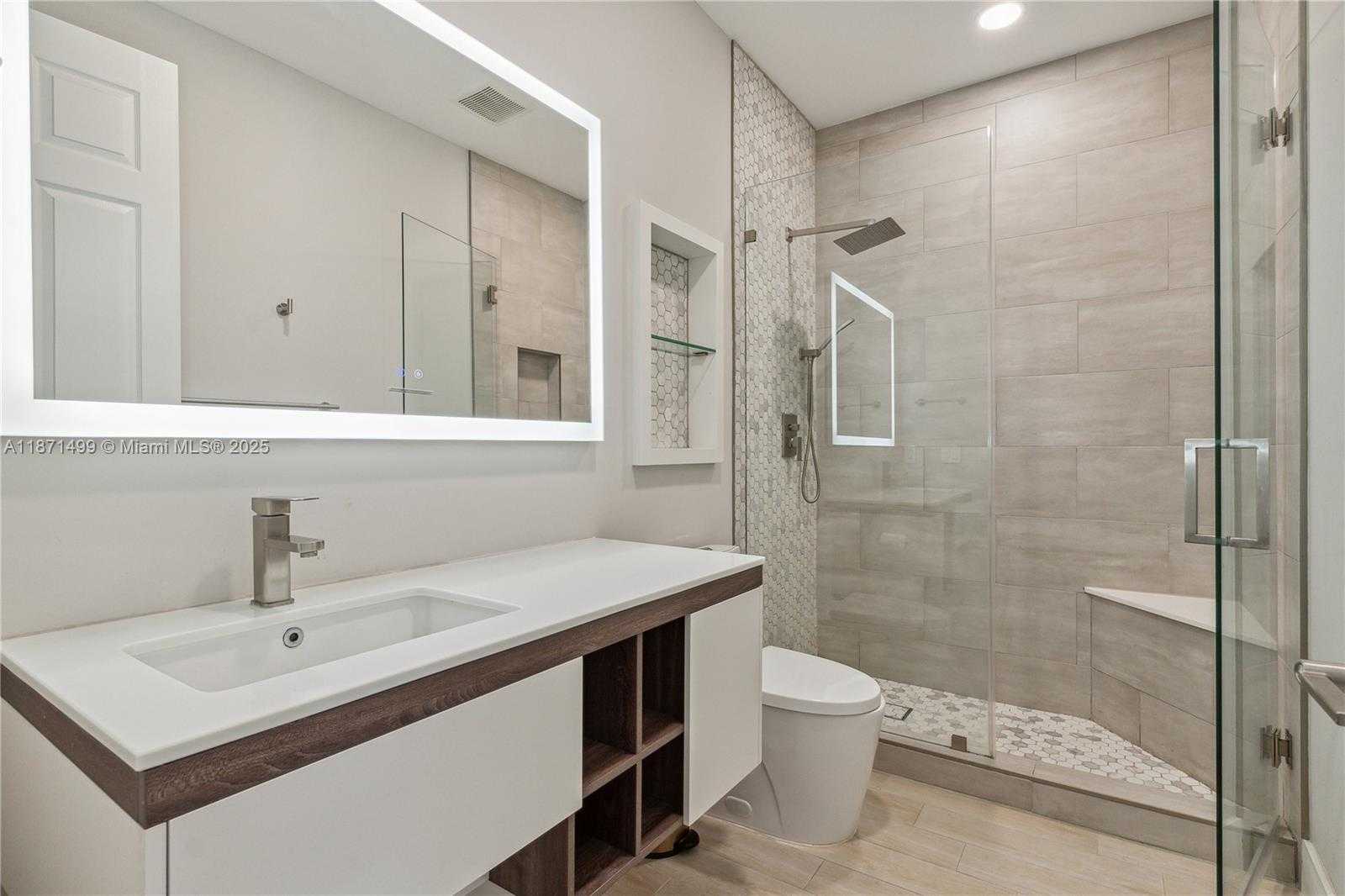 Small Image of 1371 VICTORIA ISLE DR, Weston Number 19