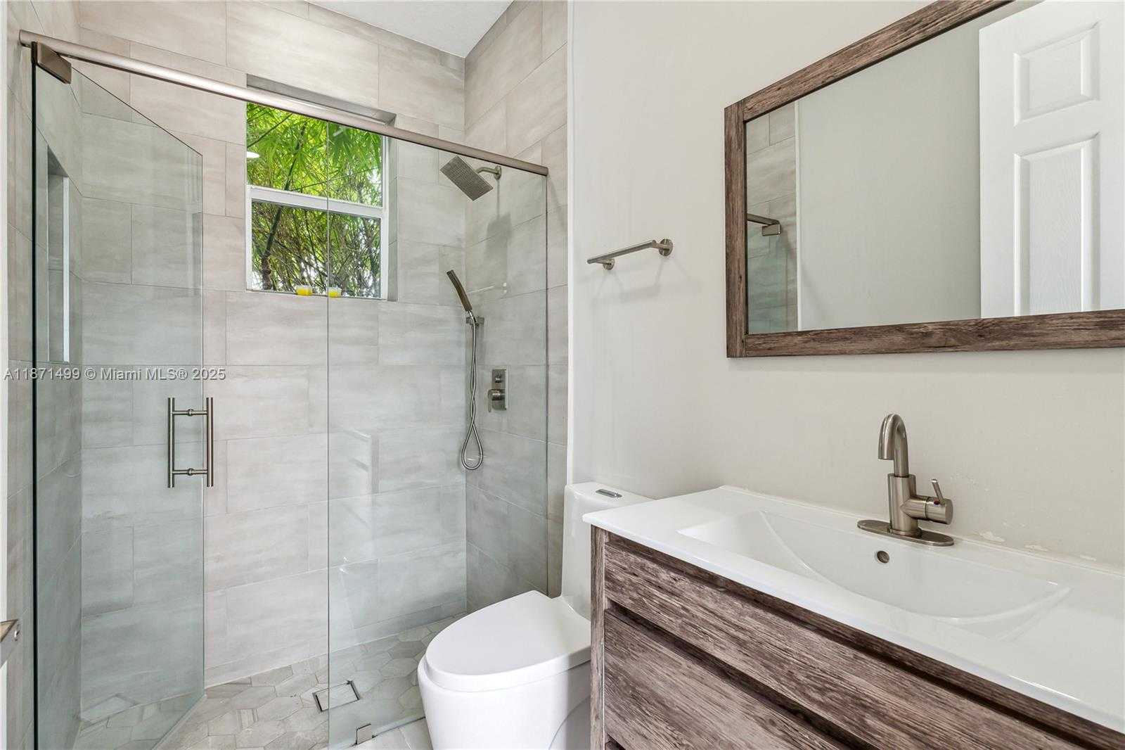 Small Image of 1371 VICTORIA ISLE DR, Weston Number 21