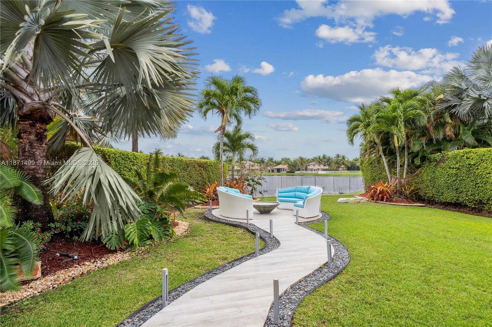 Small Image of 1371 VICTORIA ISLE DR, Weston Number 24