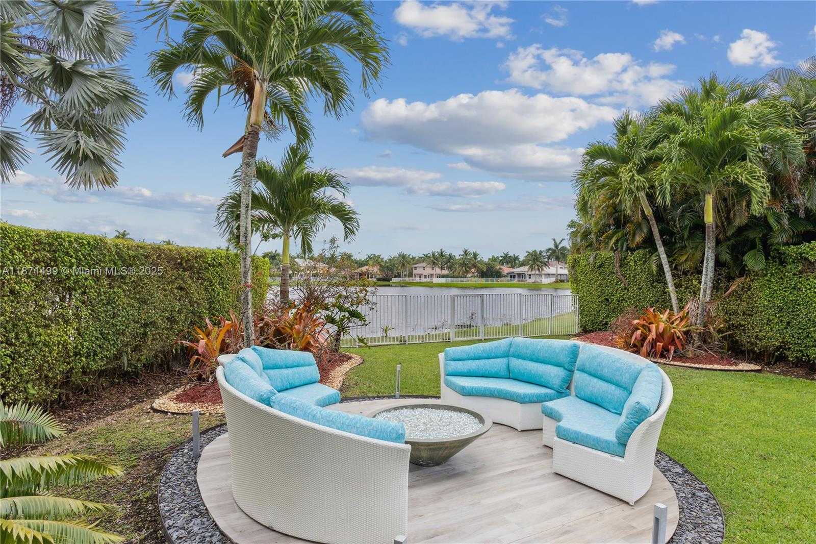 Small Image of 1371 VICTORIA ISLE DR, Weston Number 25