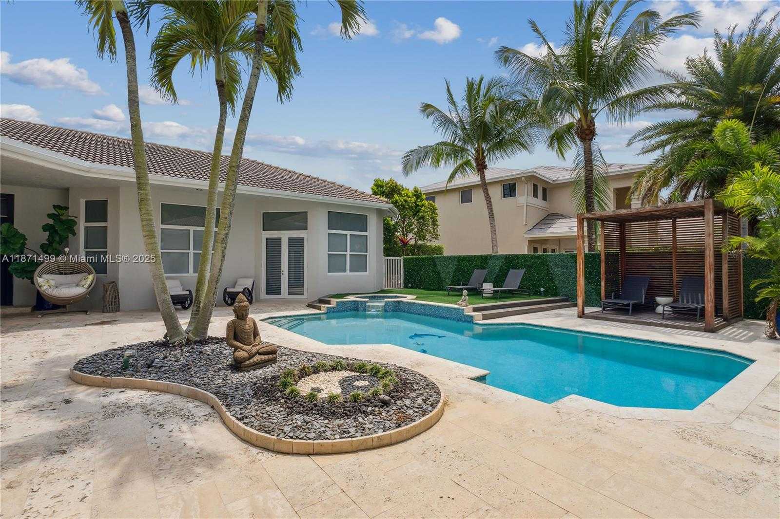 Small Image of 1371 VICTORIA ISLE DR, Weston Number 3