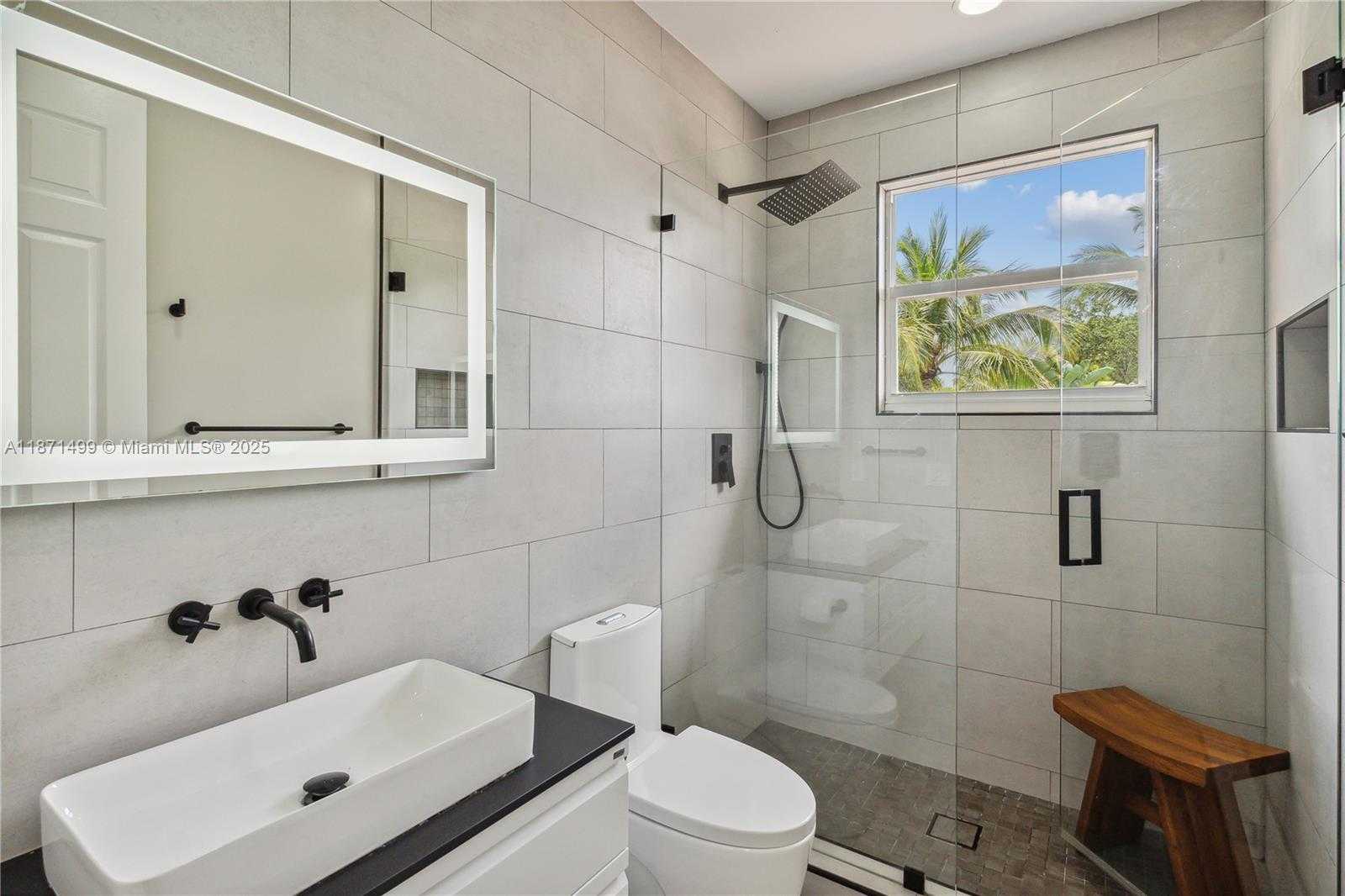 Small Image of 1371 VICTORIA ISLE DR, Weston Number 31