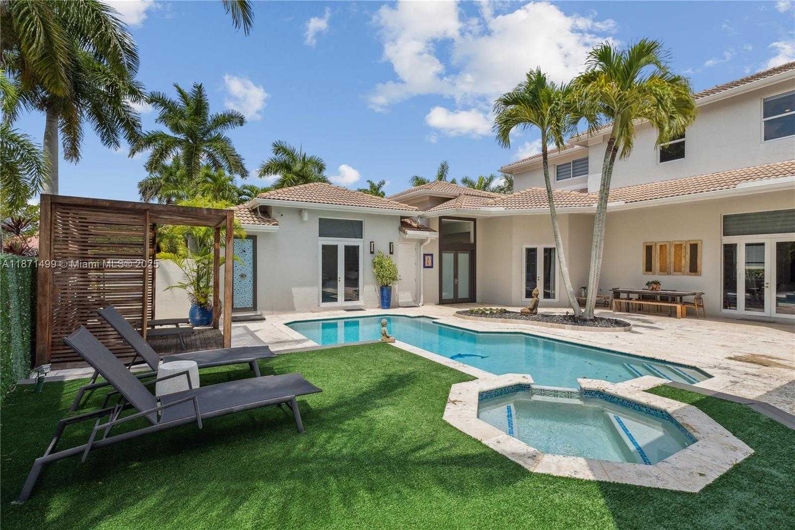 Small Image of 1371 VICTORIA ISLE DR, Weston Number 4