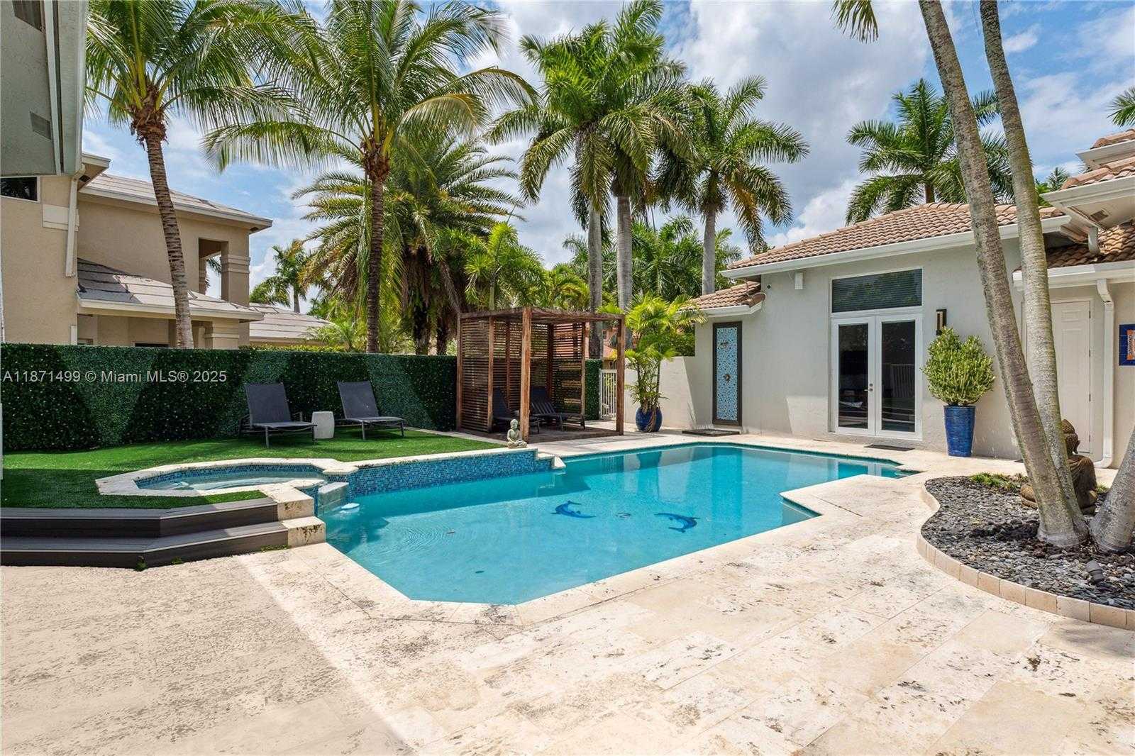 Small Image of 1371 VICTORIA ISLE DR, Weston Number 5