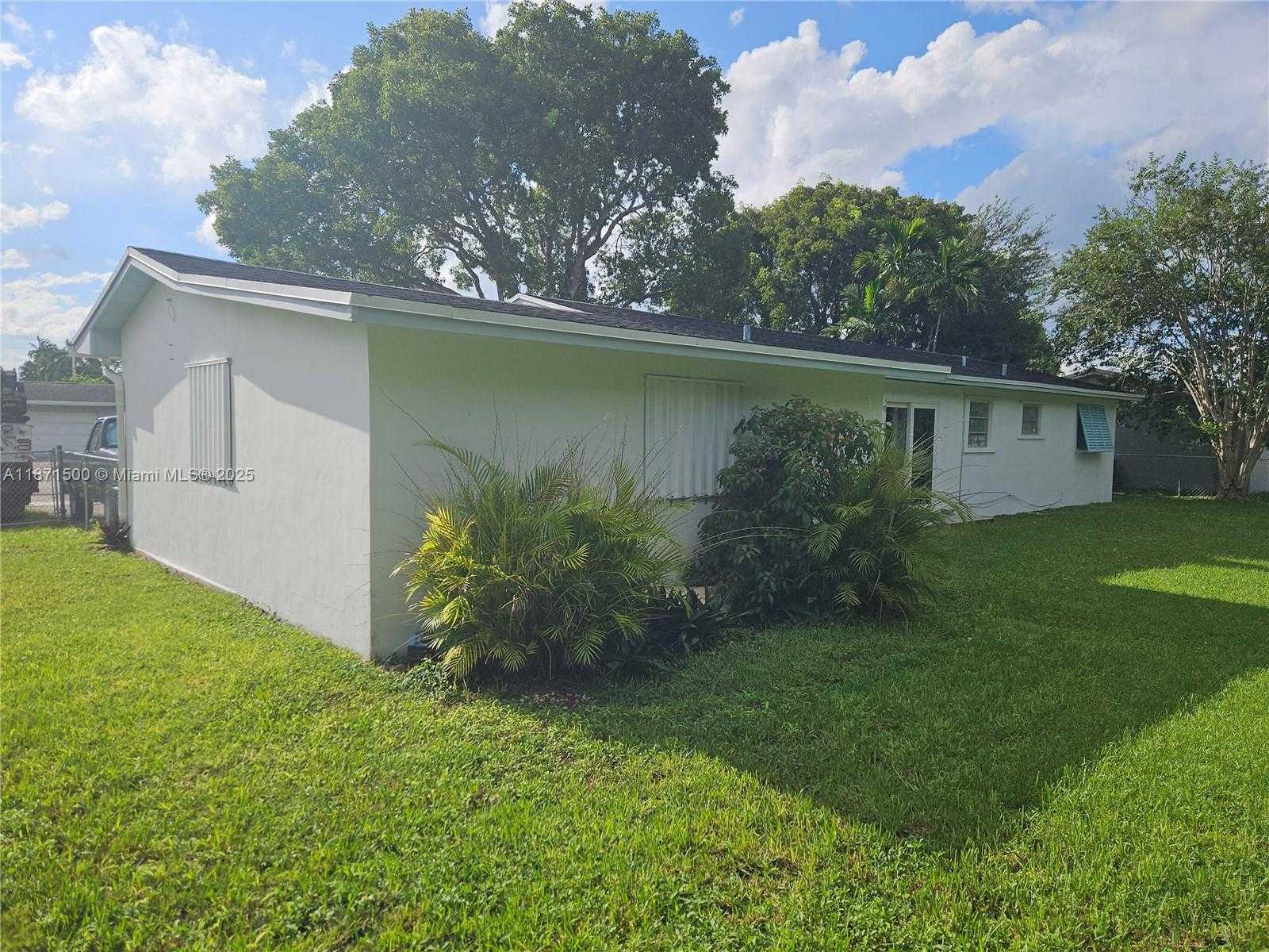 Small Image of 1701 NORTH WEST 13TH AVE, Homestead Number 4