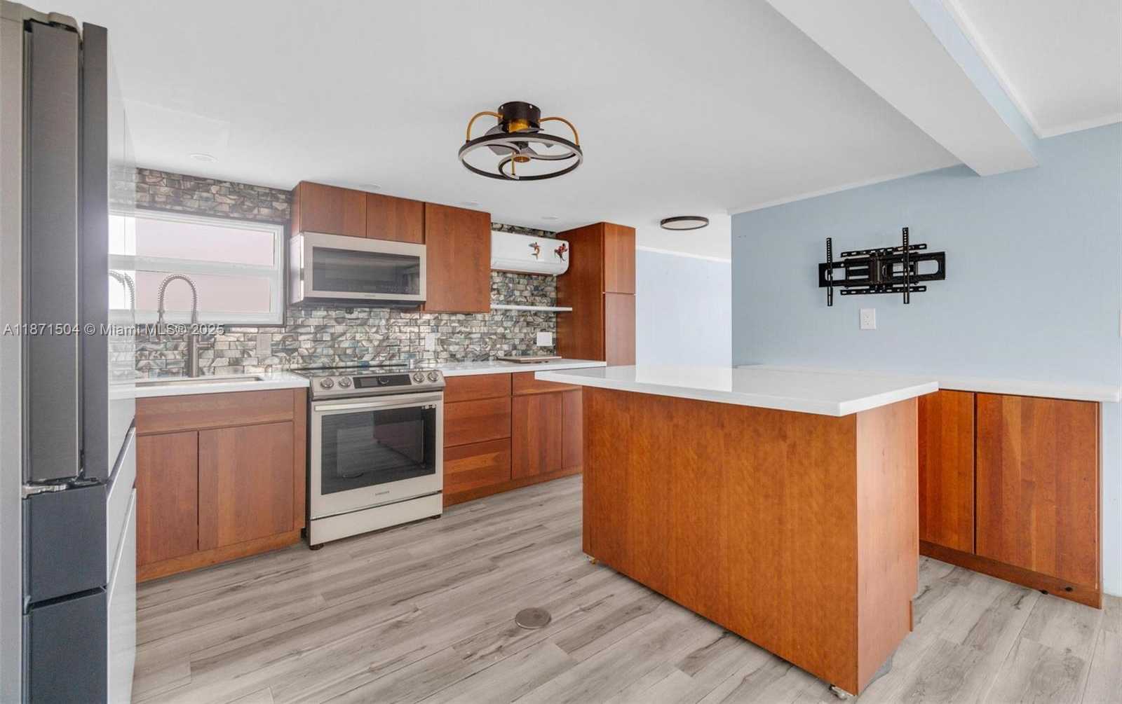 Small Image of 204 FLAMINGO DR, Briny Breezes Number 10