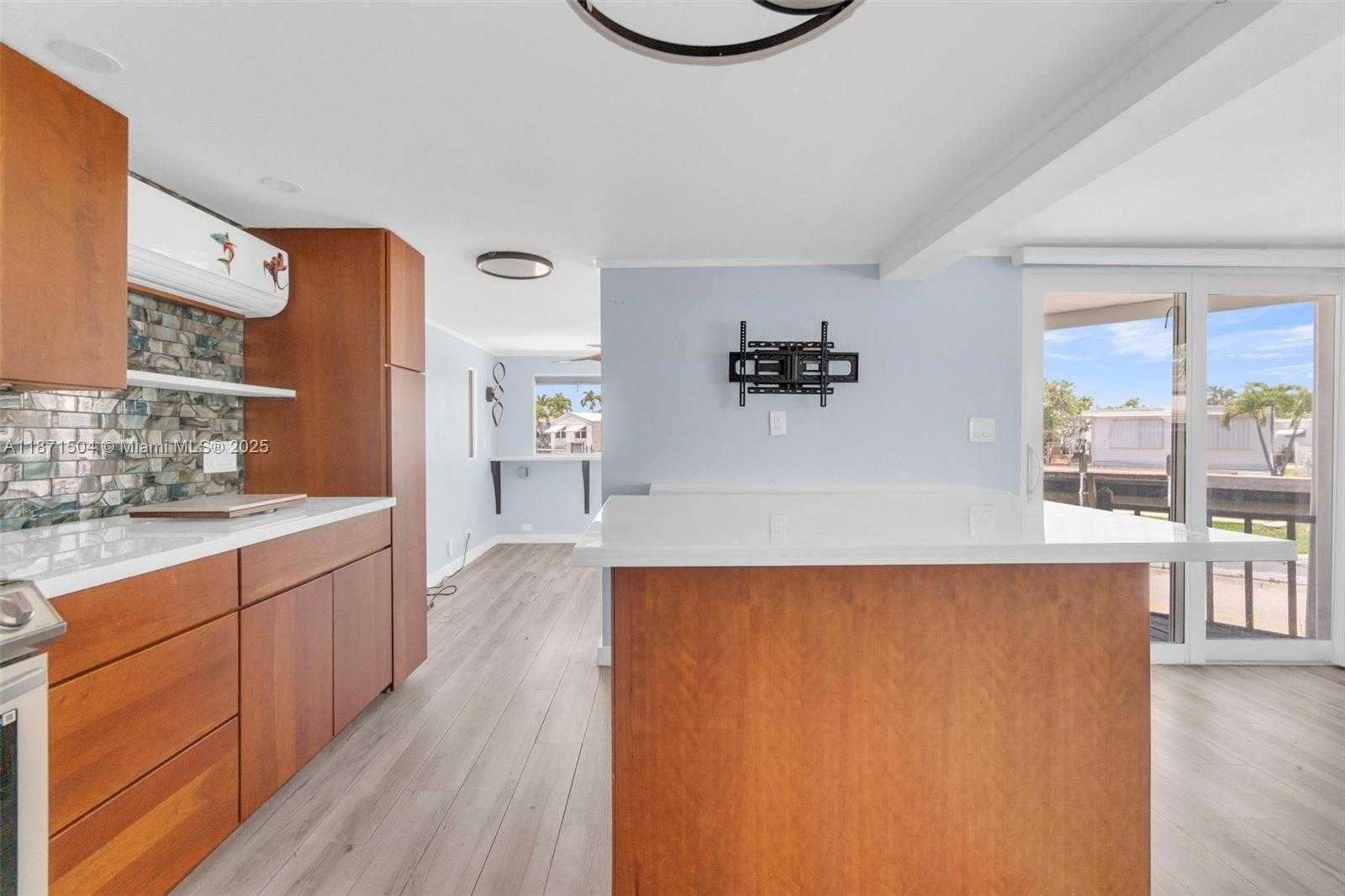 Small Image of 204 FLAMINGO DR, Briny Breezes Number 11