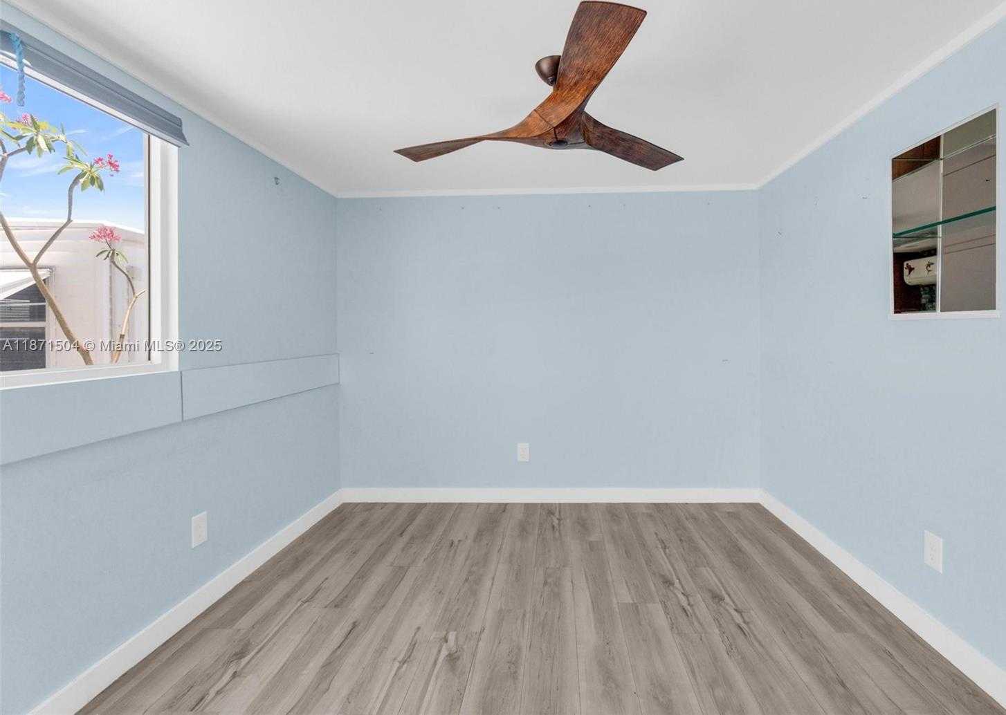 Small Image of 204 FLAMINGO DR, Briny Breezes Number 31