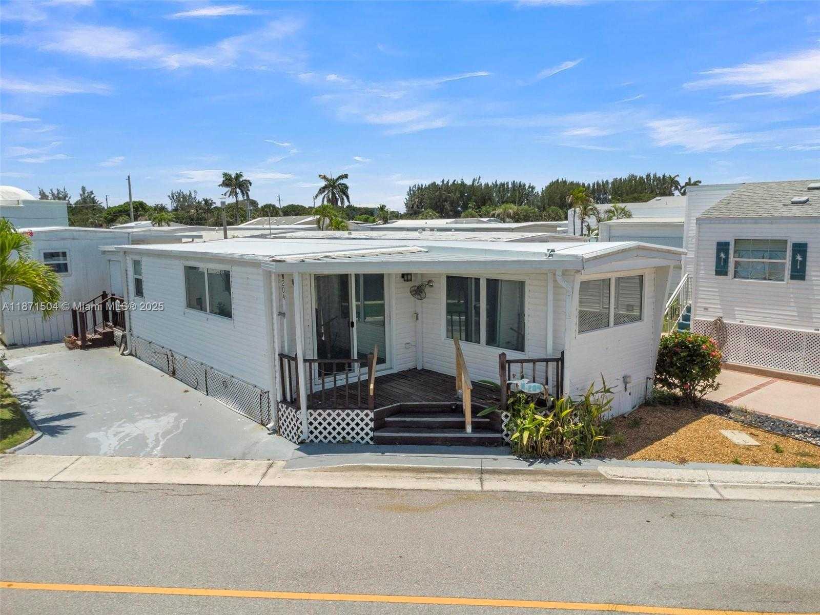 Small Image of 204 FLAMINGO DR, Briny Breezes Number 35