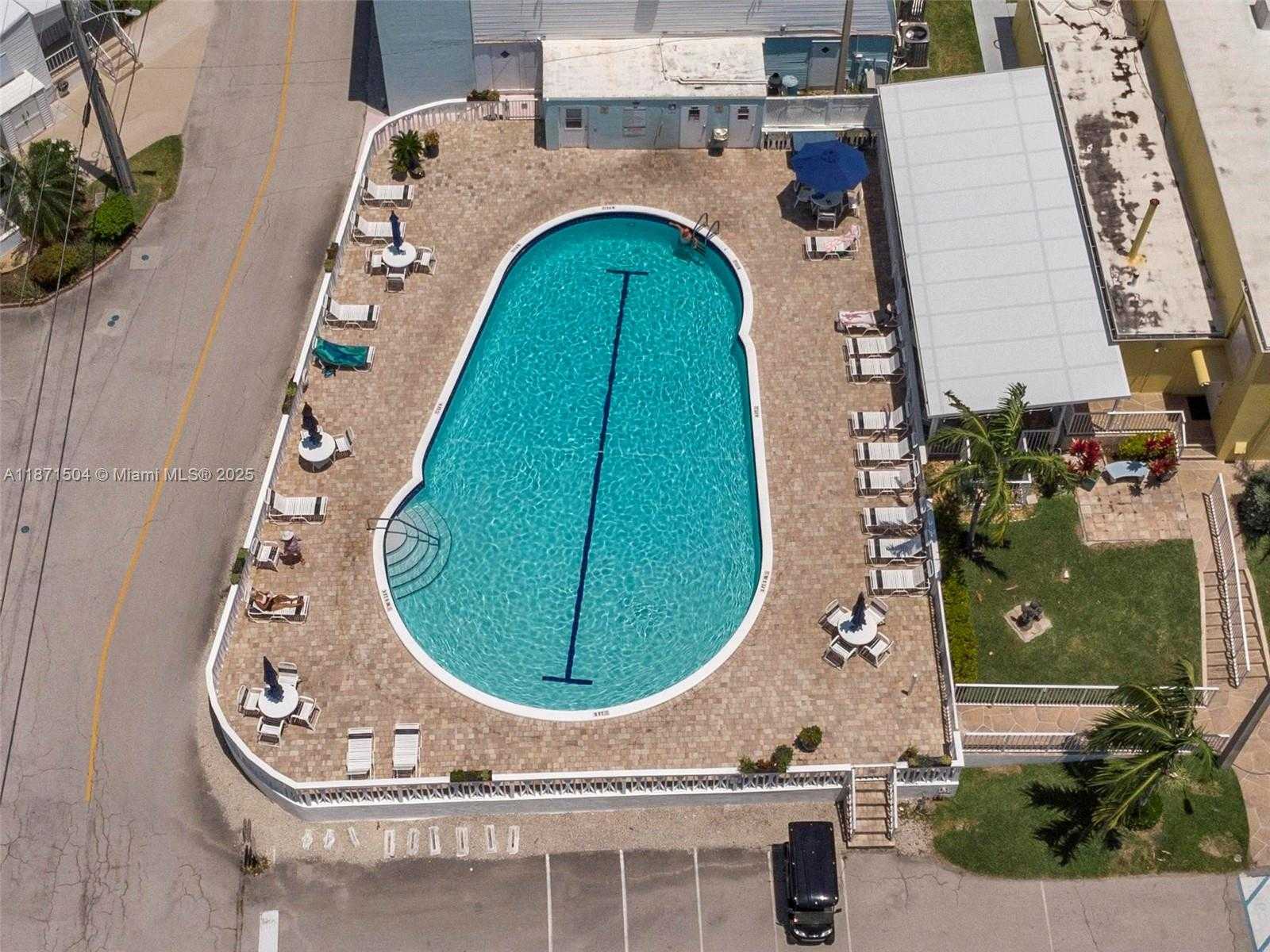 Small Image of 204 FLAMINGO DR, Briny Breezes Number 39