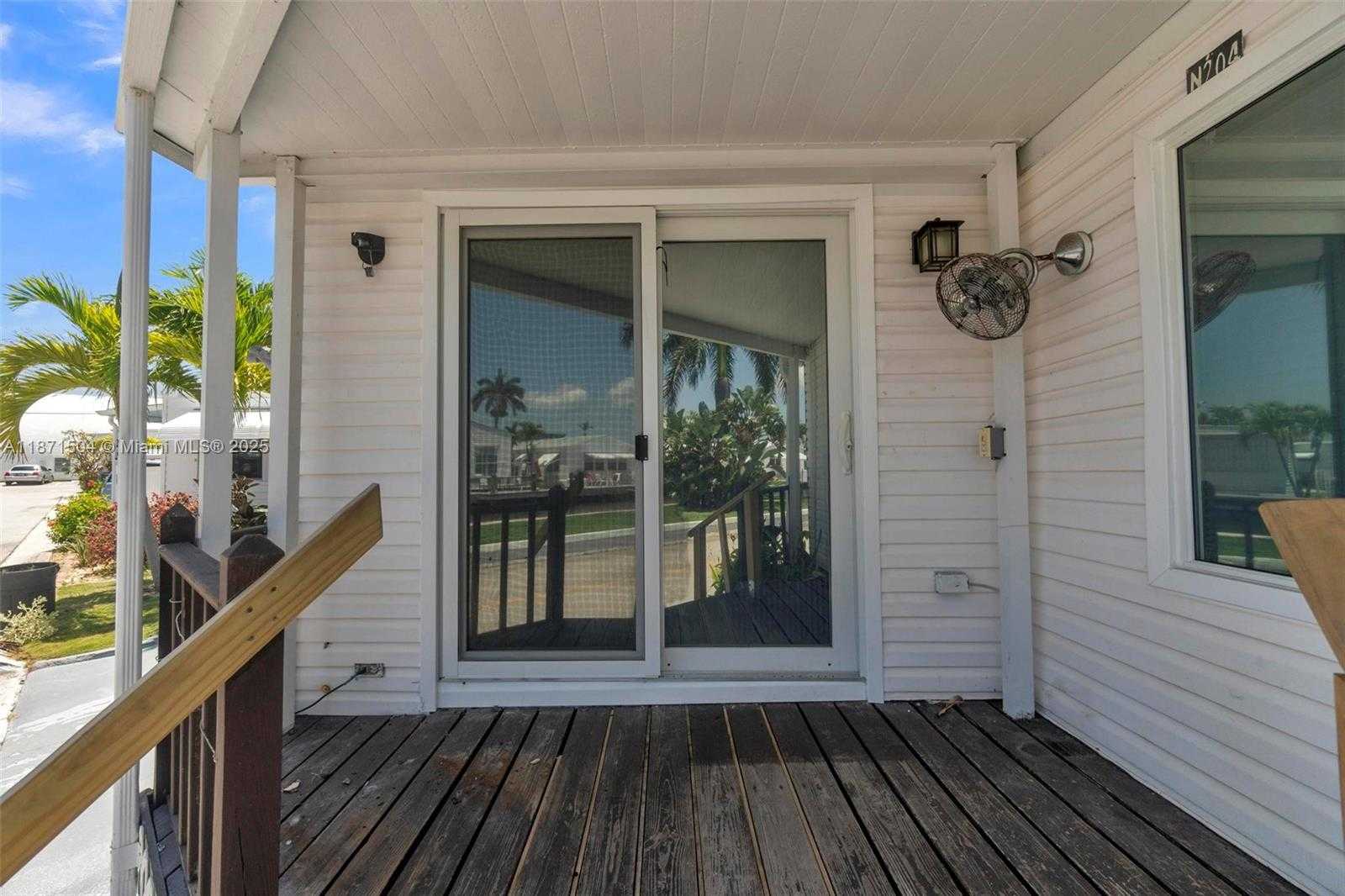 Small Image of 204 FLAMINGO DR, Briny Breezes Number 4