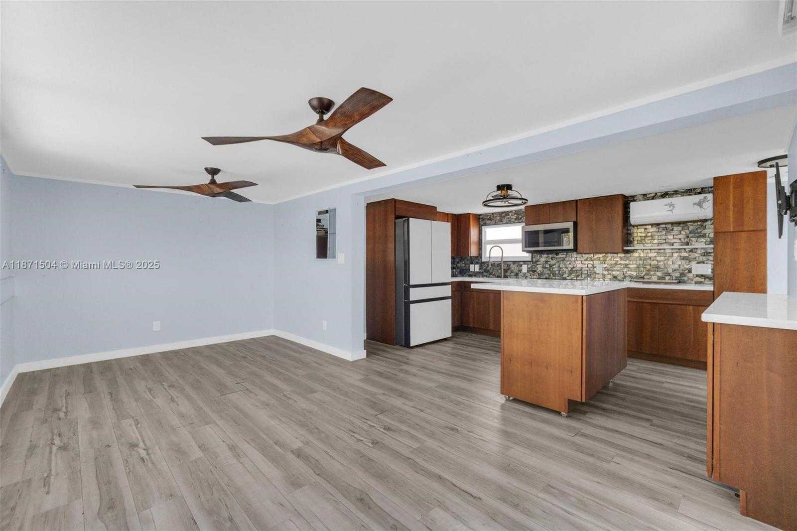 Small Image of 204 FLAMINGO DR, Briny Breezes Number 6