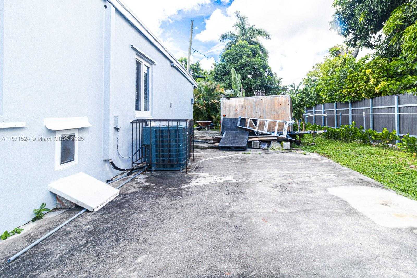 Small Image of 15600 NORTH WEST 157TH ST RD, Miami Gardens Number 10