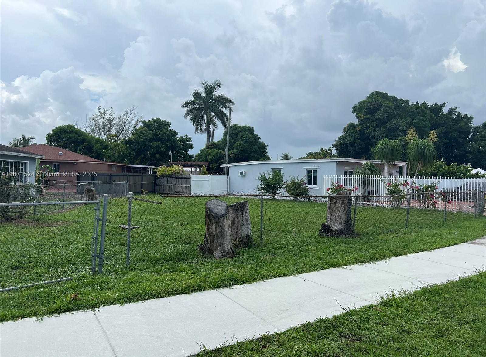Small Image of 15600 NORTH WEST 157TH ST RD, Miami Gardens Number 2