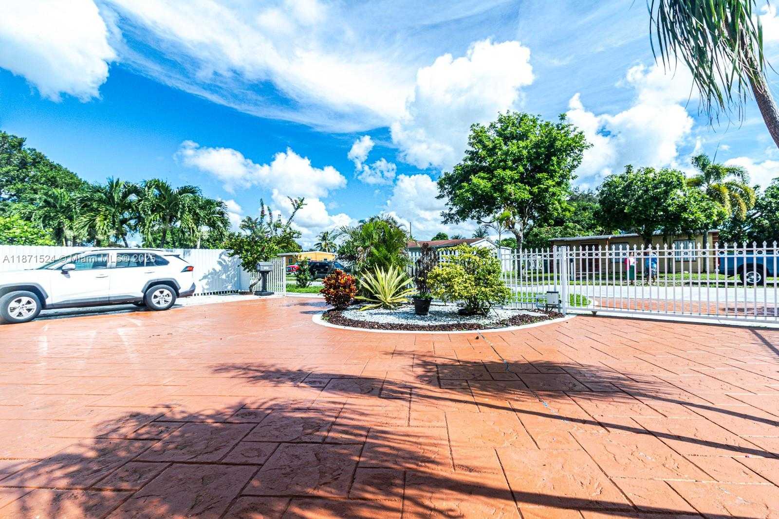 Small Image of 15600 NORTH WEST 157TH ST RD, Miami Gardens Number 23