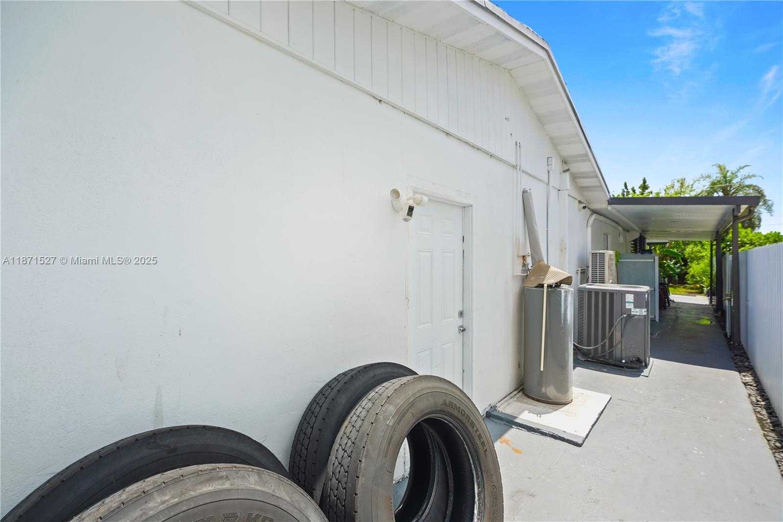 Small Image of 630 NORTH WEST 16TH ST, Homestead Number 43
