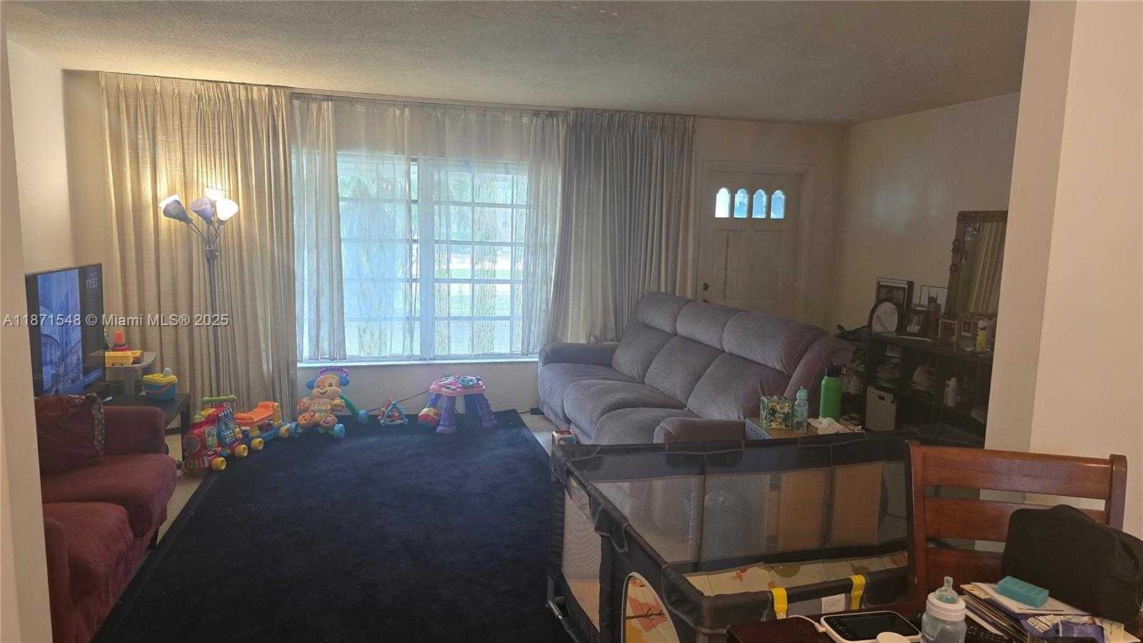 Small Image of 5420 PIERCE ST, Hollywood Number 3